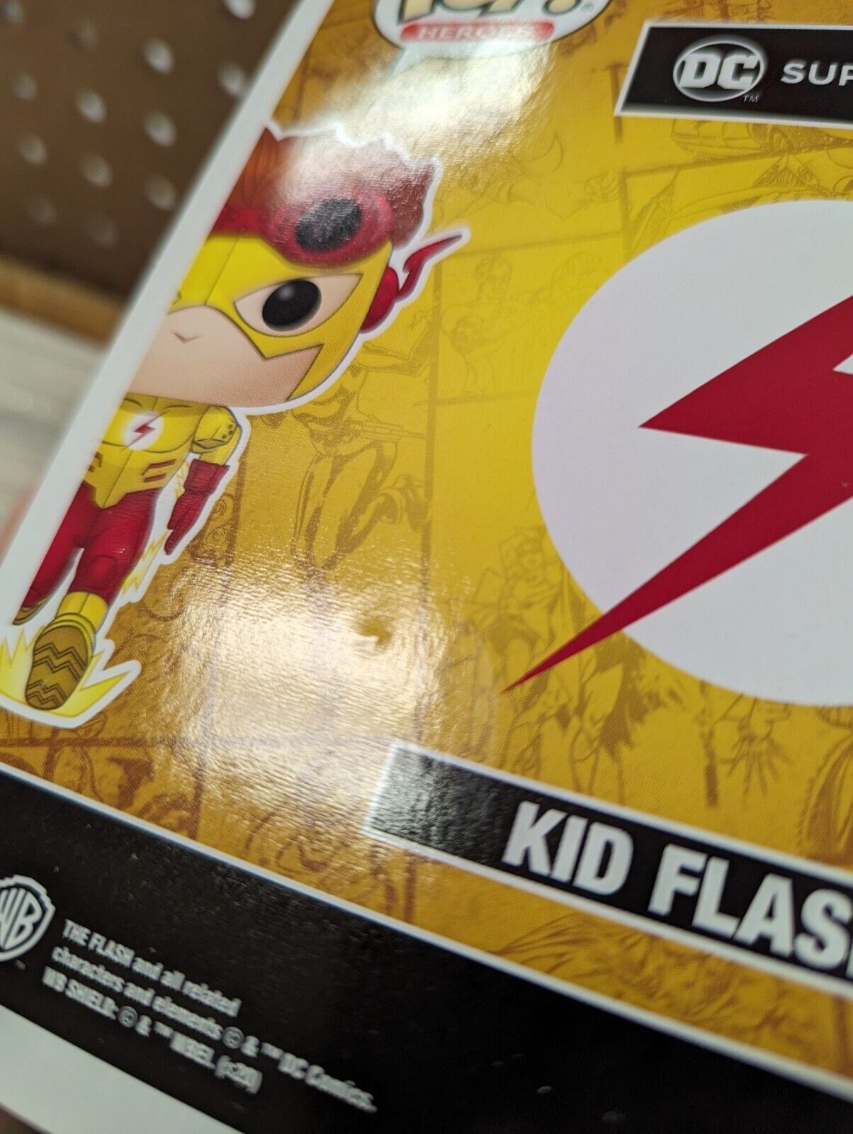 Funko Pop Kid Flash 320 Hot Topic Glow Chase DC Comics