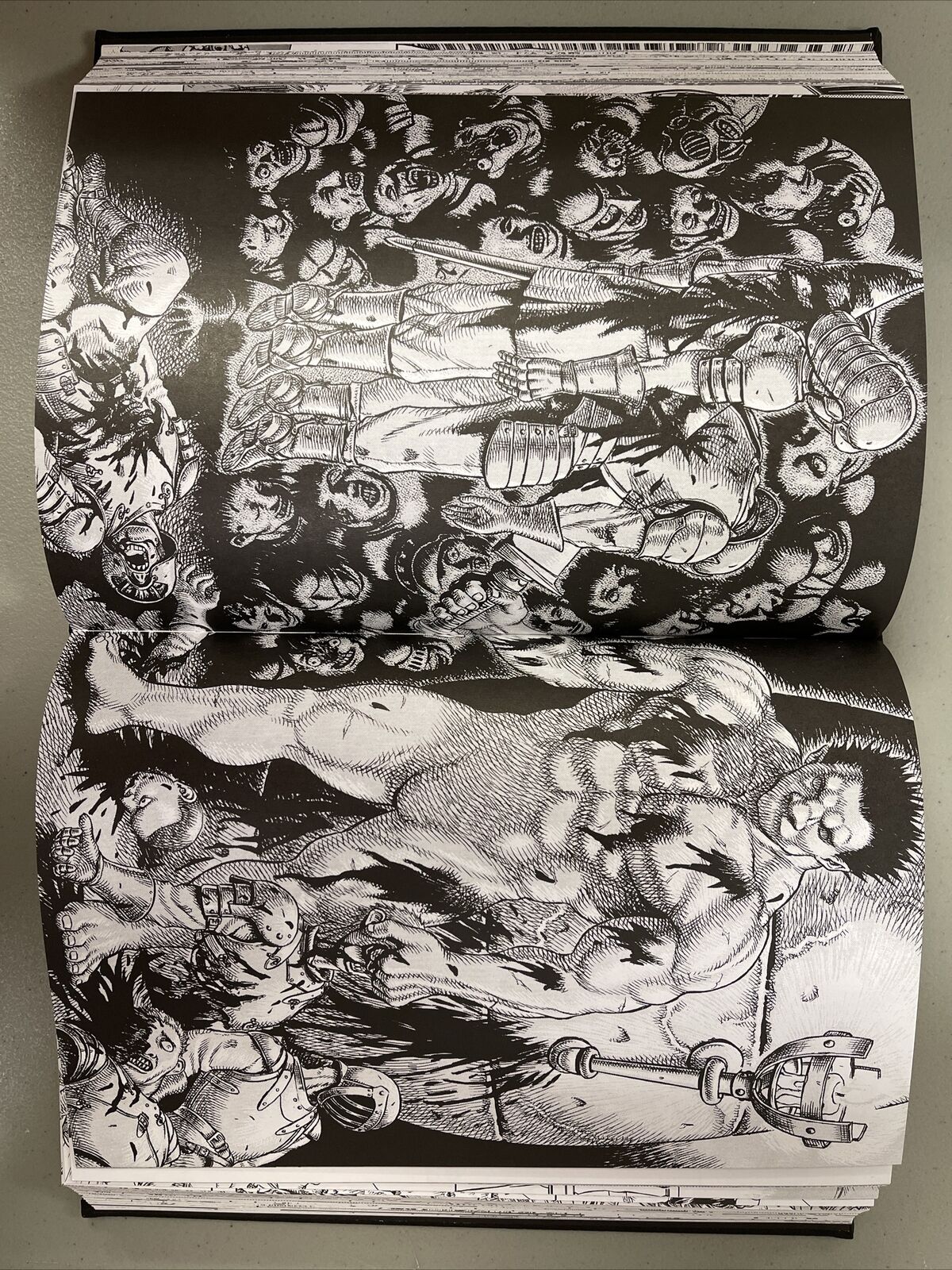 BERSERK Deluxe Edition HC Vol. 2 Kentaro Miura Dark Horse Comics